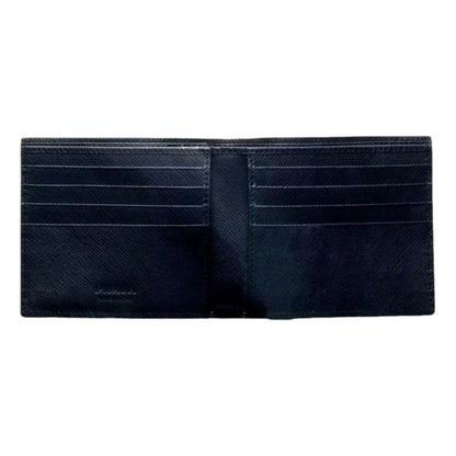 Prada Saffiano Leather Wallet – Elevate Your Style with
