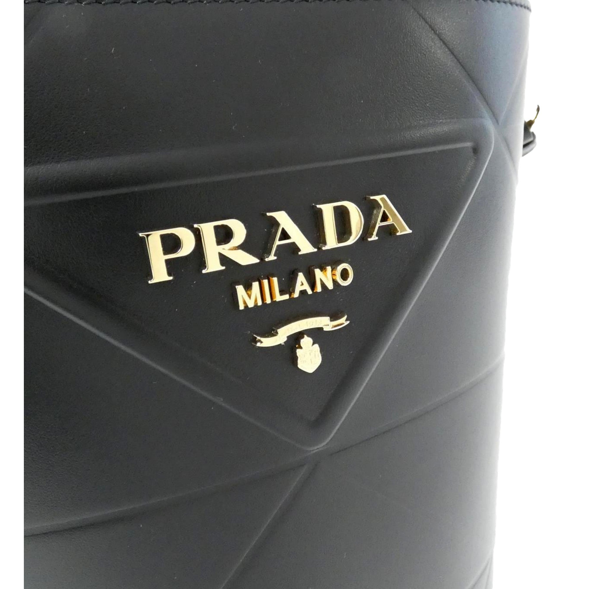 Stylish Prada Bucket Bag: Black Crossbody Bag for Elegance & Function
