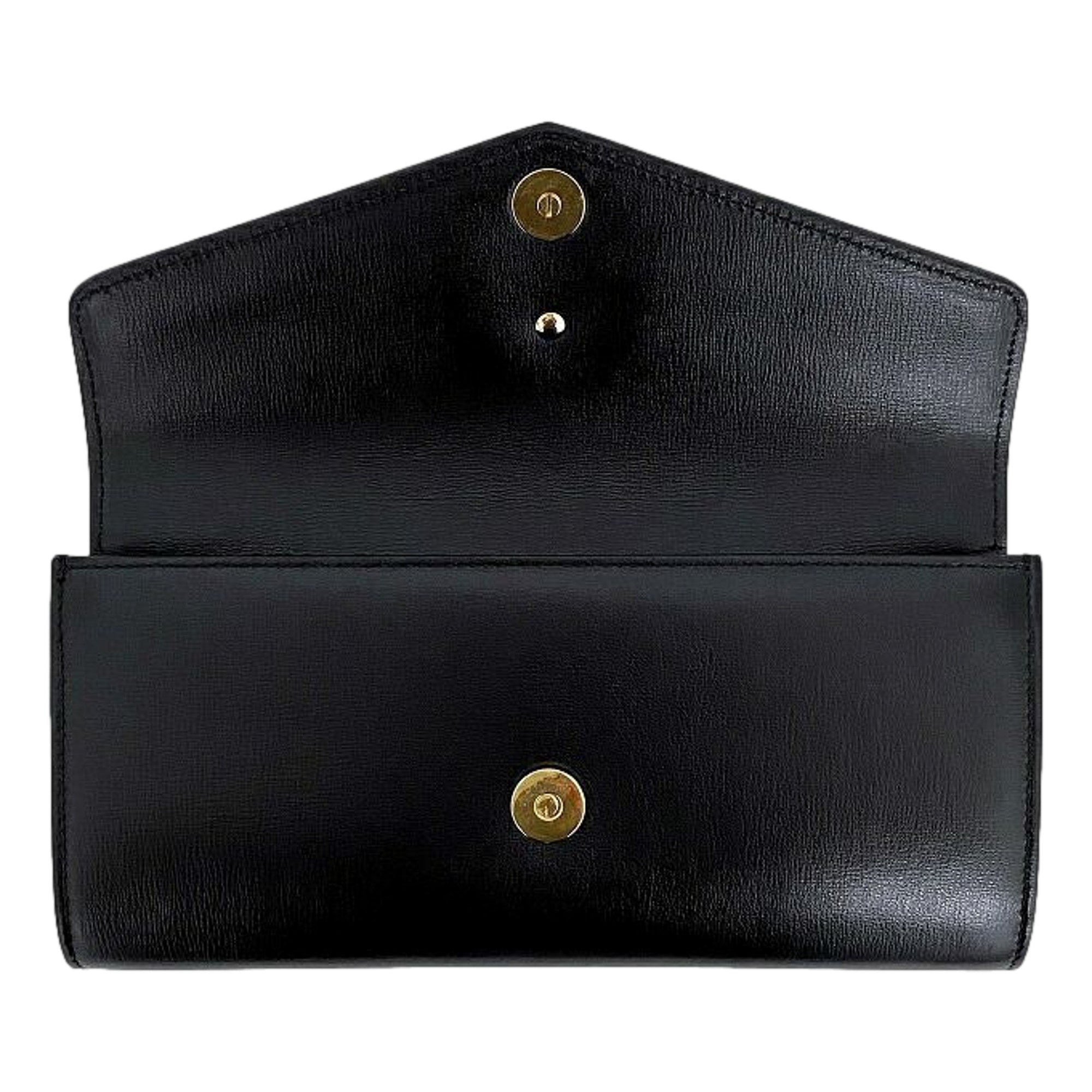 Gucci GG Black Leather Clutch - Elegant & Versatile Accessory
