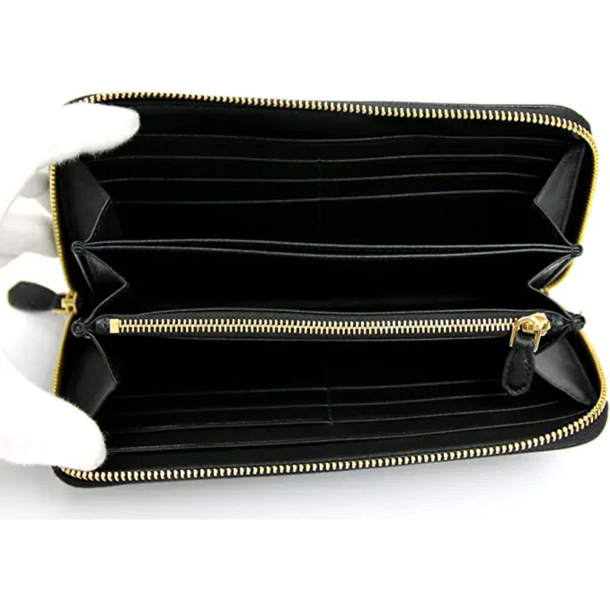 Elegant Prada Leather Wallet with Ample Space & Security